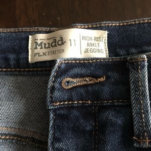 Size 11 Mudd brand FLX stretch high-rise ankle Jegging